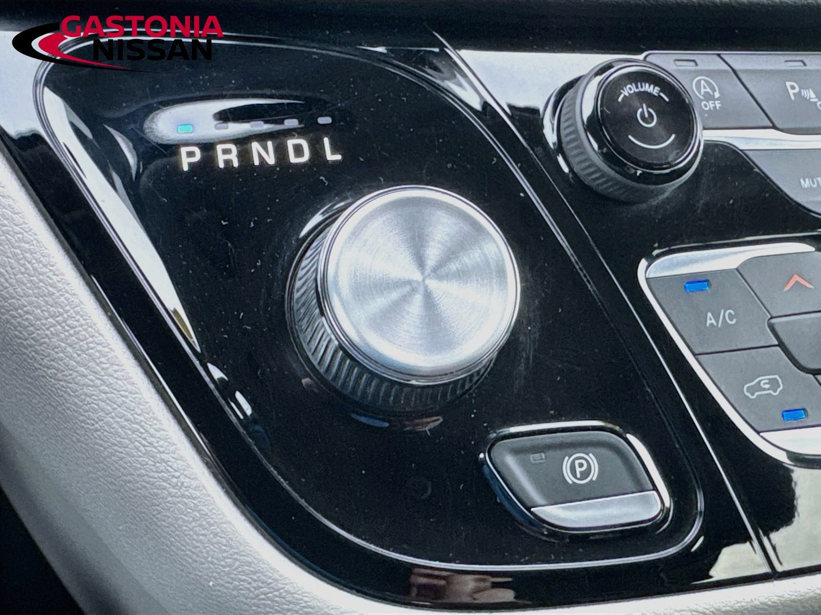 Used 2023 Chrysler Pacifica Touring-L FWD image 19