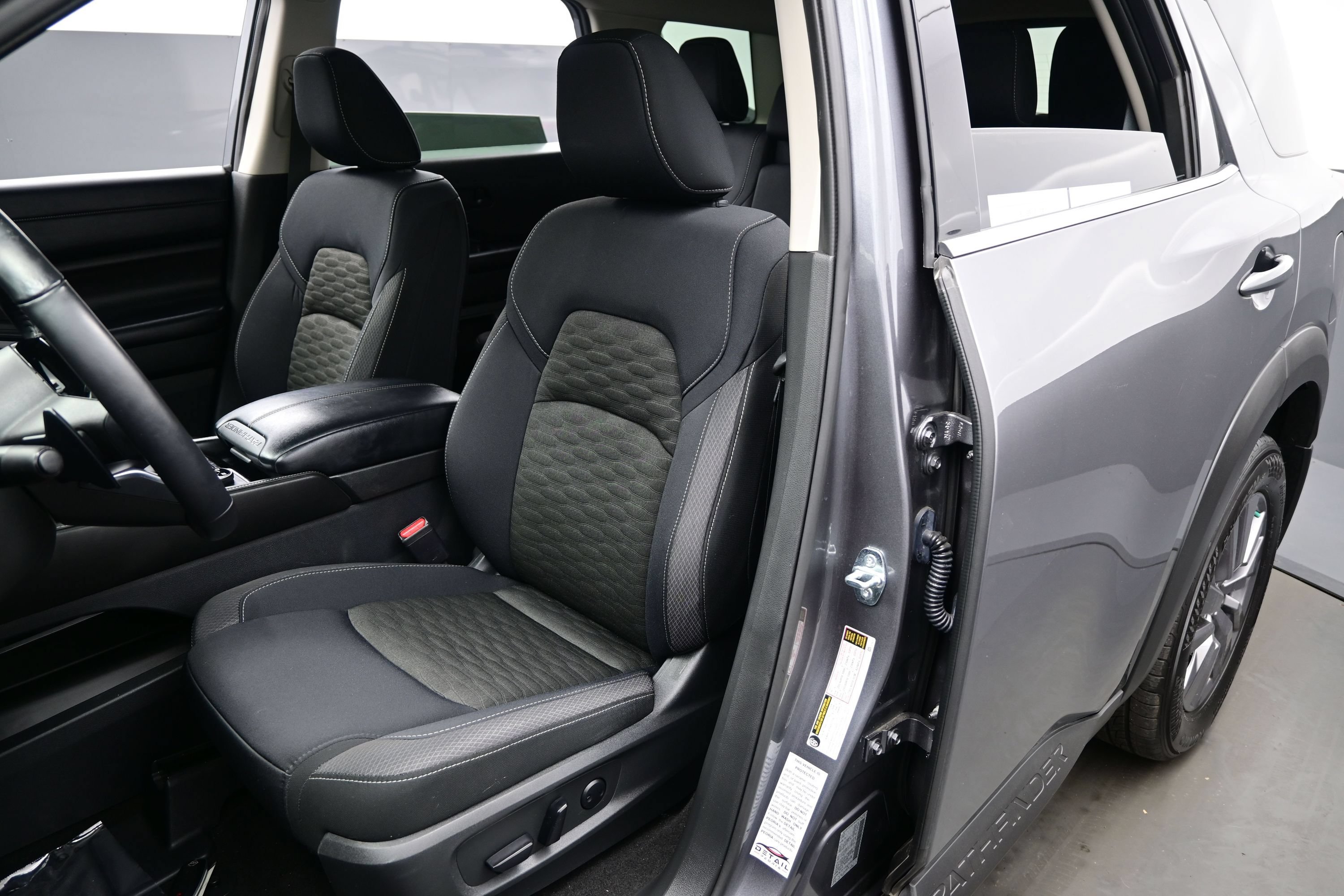 Used 2023 Nissan Pathfinder SV AWD/4WD image 12