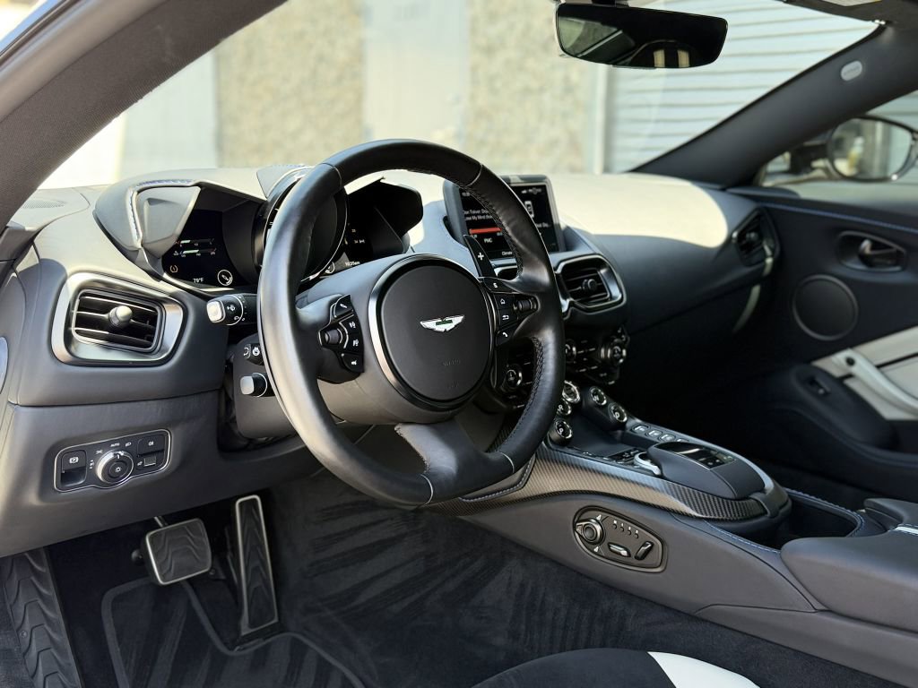 Used 2022 Aston Martin V8 Vantage Coupe RWD image 26