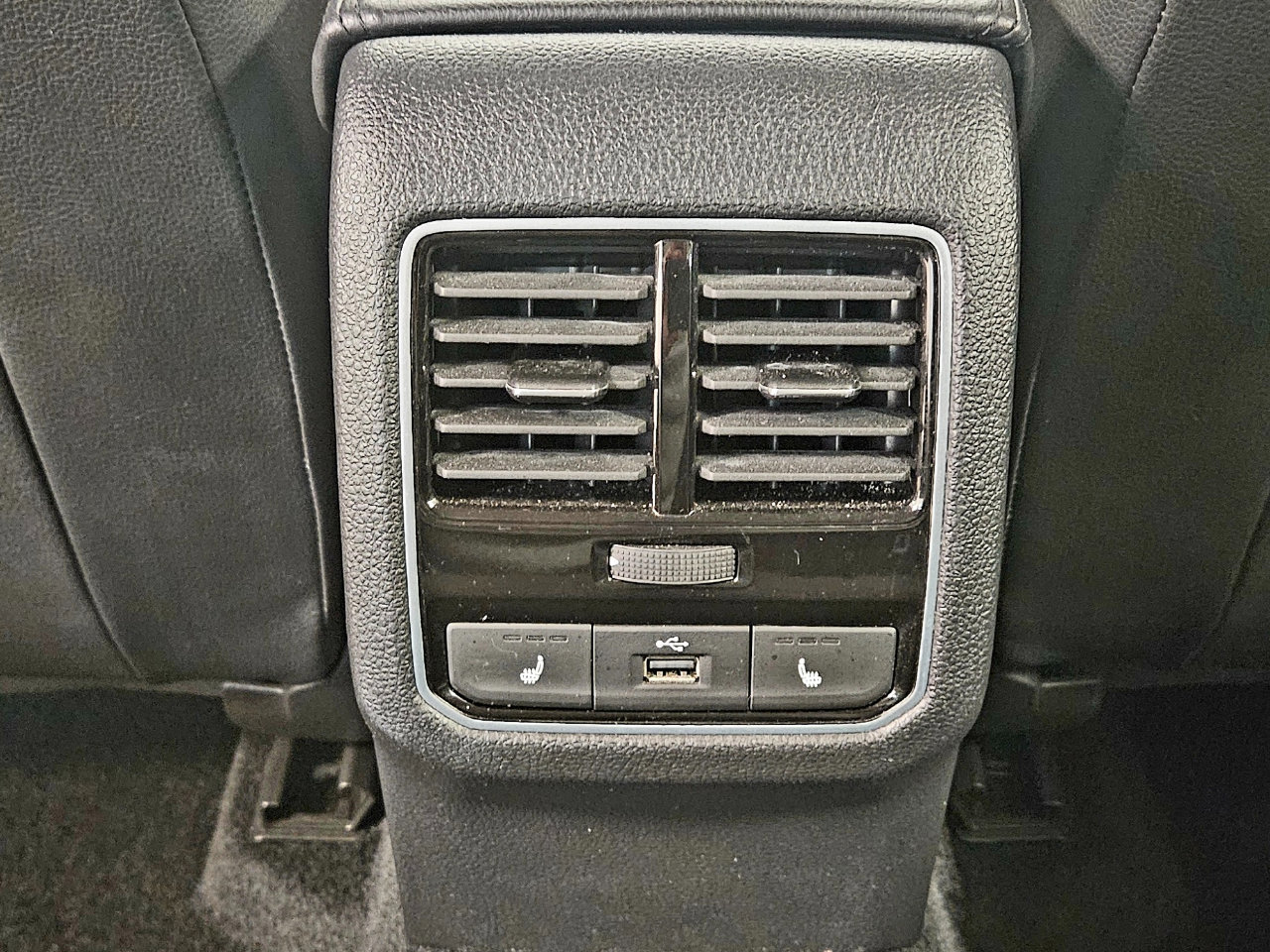 Used 2018 Volkswagen Passat 2.0T SE image 34