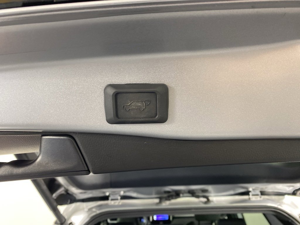 Used 2025 Toyota RAV4 SE image 28