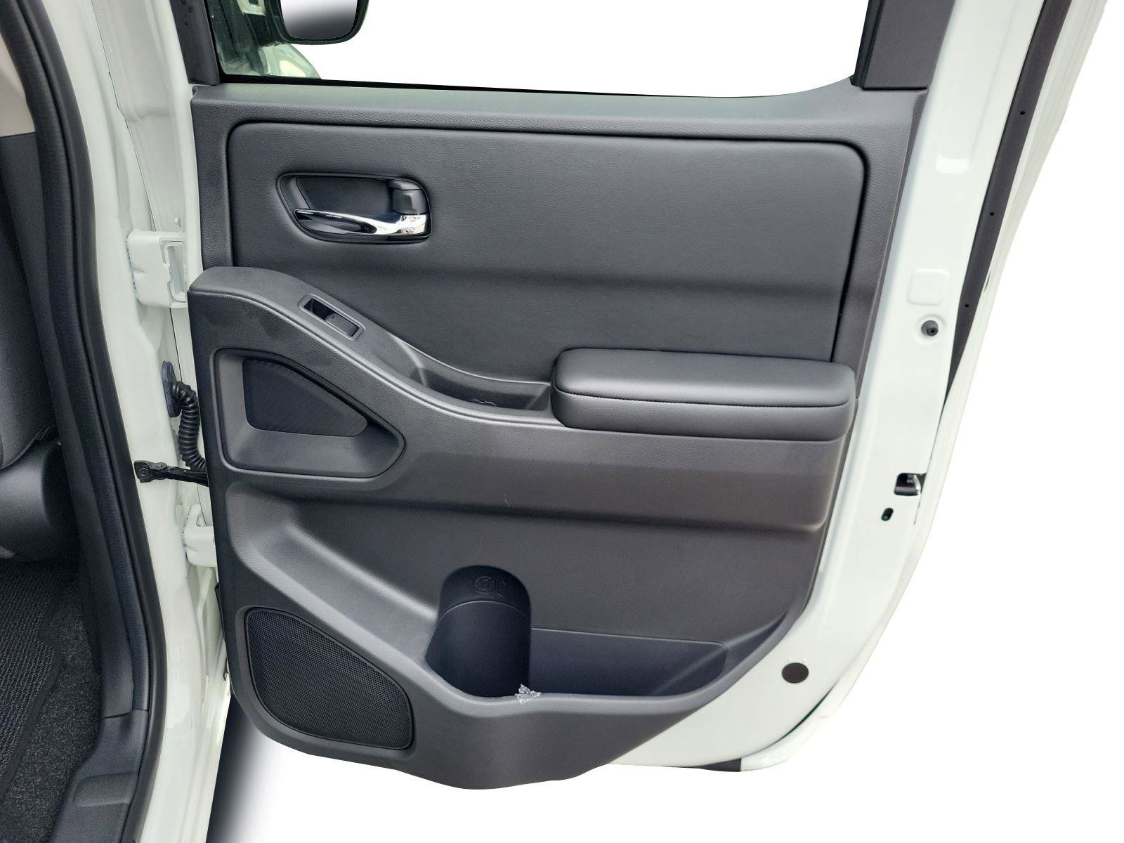 Used 2025 Nissan Frontier SV image 18