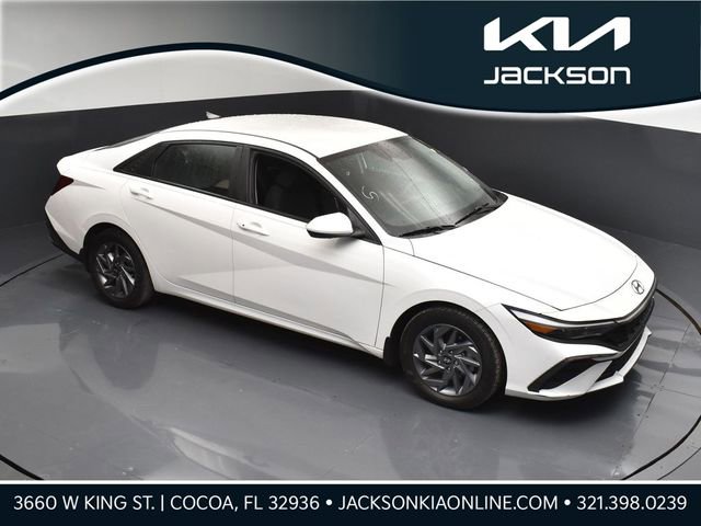 Used 2024 Hyundai Elantra SEL FWD image 1