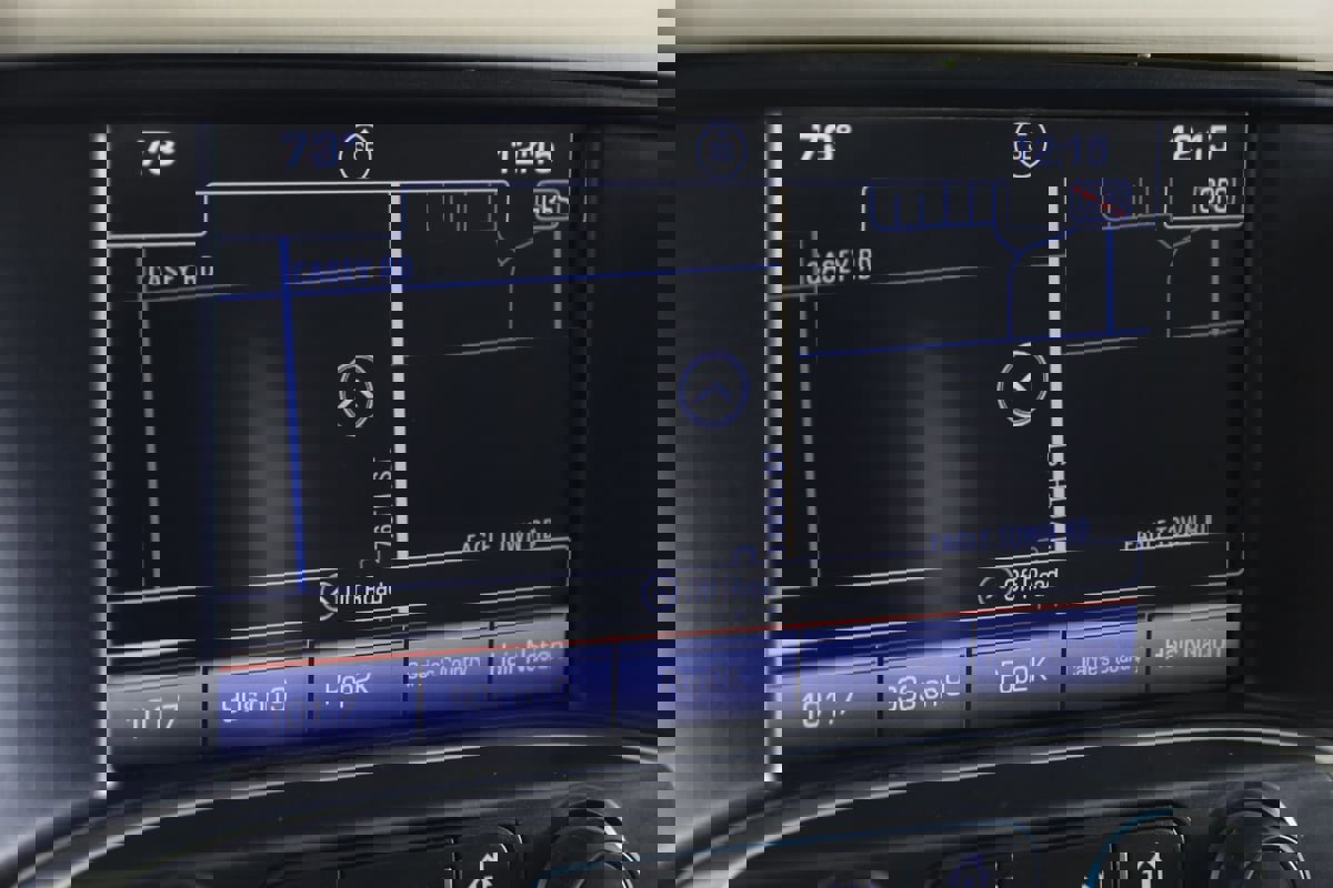 Used 2016 GMC Sierra 2500 Denali w/ Suspension Package, Off-Road AWD/4WD image 9