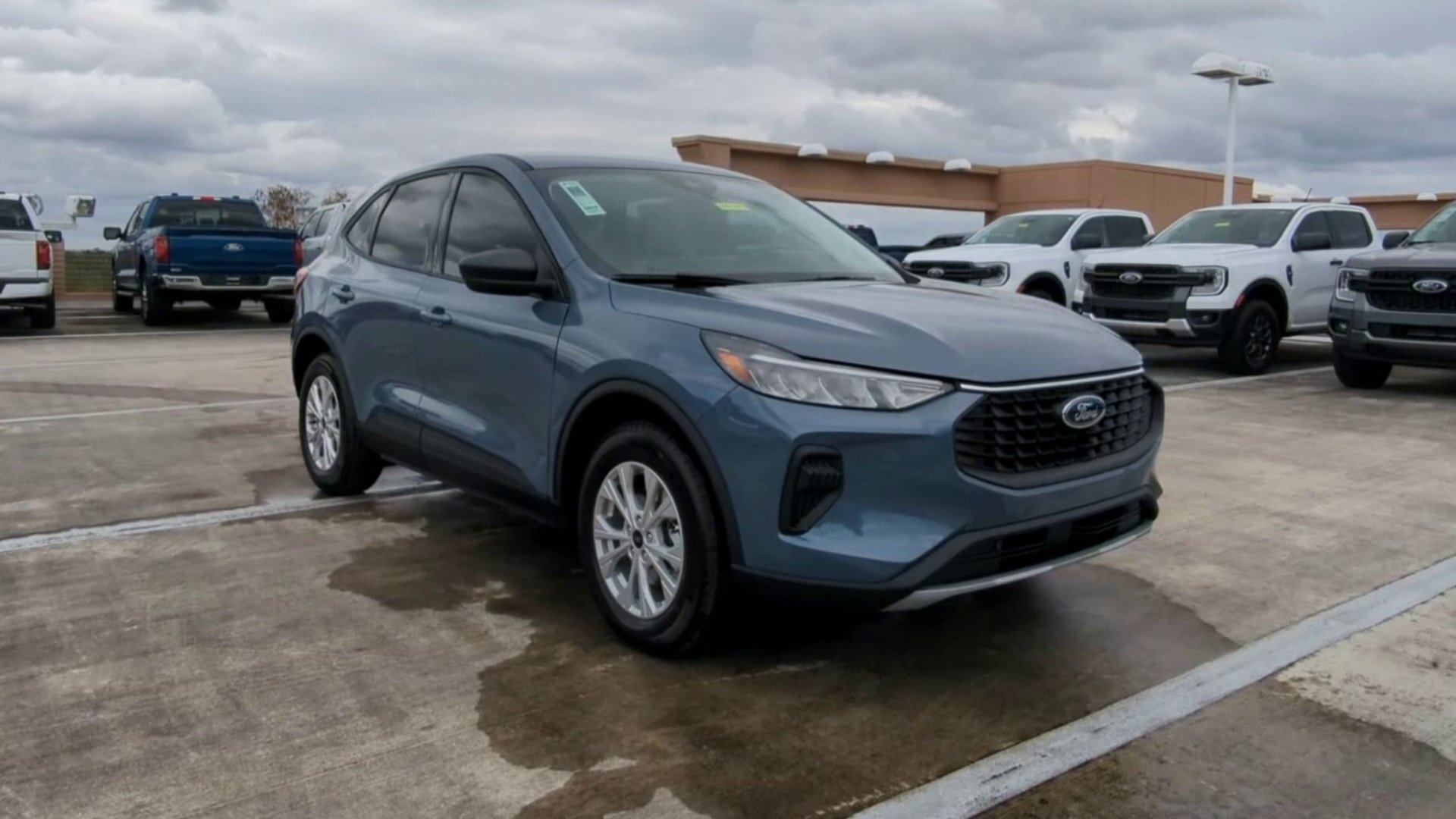 New 2026 Ford Escape Active w/ Tech Pack #1 FWD image 2