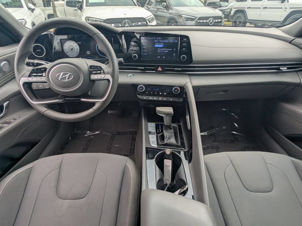 Used 2021 Hyundai Elantra SEL w/ Convenience + Premium Package FWD image 2