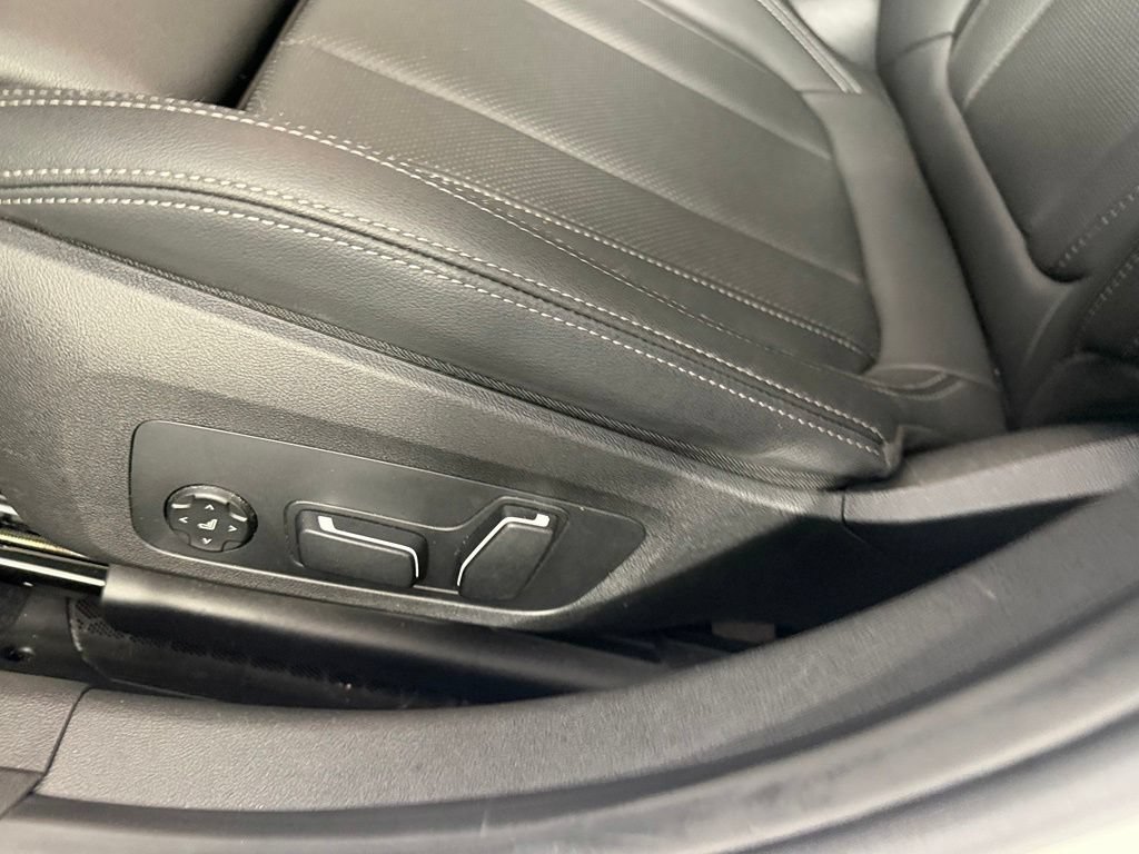 Used 2025 BMW 330i xDrive Sedan AWD/4WD image 25