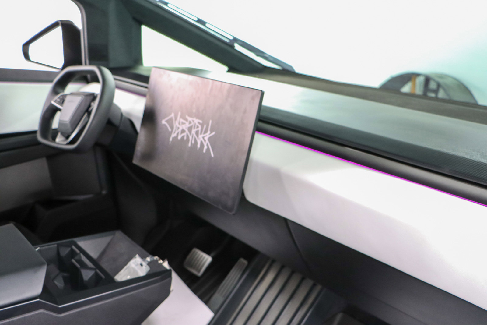 Used 2024 Tesla Cybertruck AWD Crew Cab image 23