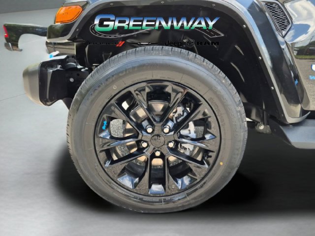 Used 2022 Jeep Wrangler Unlimited Sahara AWD/4WD image 30