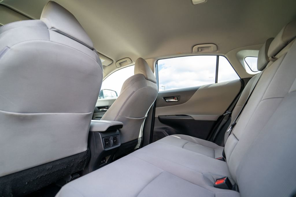 Used 2022 Toyota Venza LE image 31