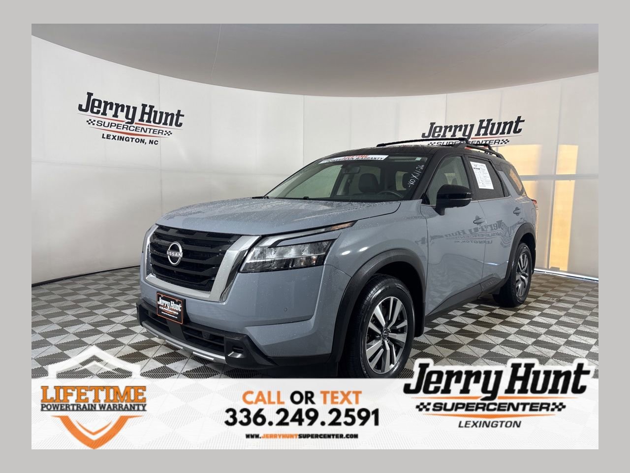 Used 2024 Nissan Pathfinder SL image 1