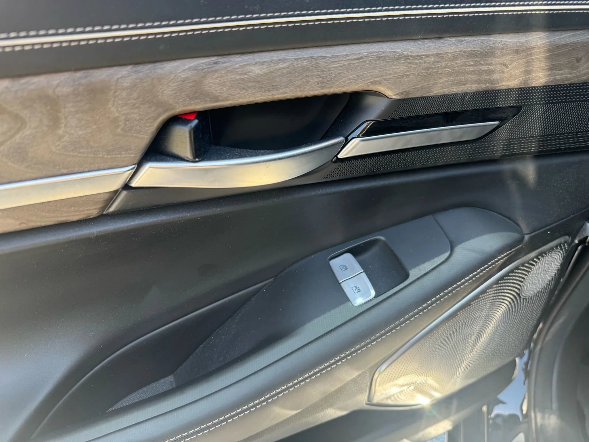 Used 2022 Genesis G90 3.3T Premium RWD image 29
