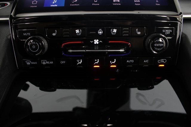 New 2025 Jeep Grand Cherokee Limited w/ Luxury Tech Group II image 8