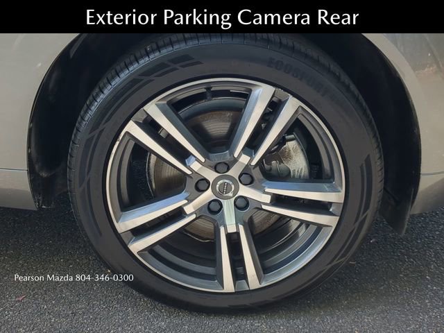 Used 2018 Volvo XC60 T6 Momentum w/ Convenience Package image 11