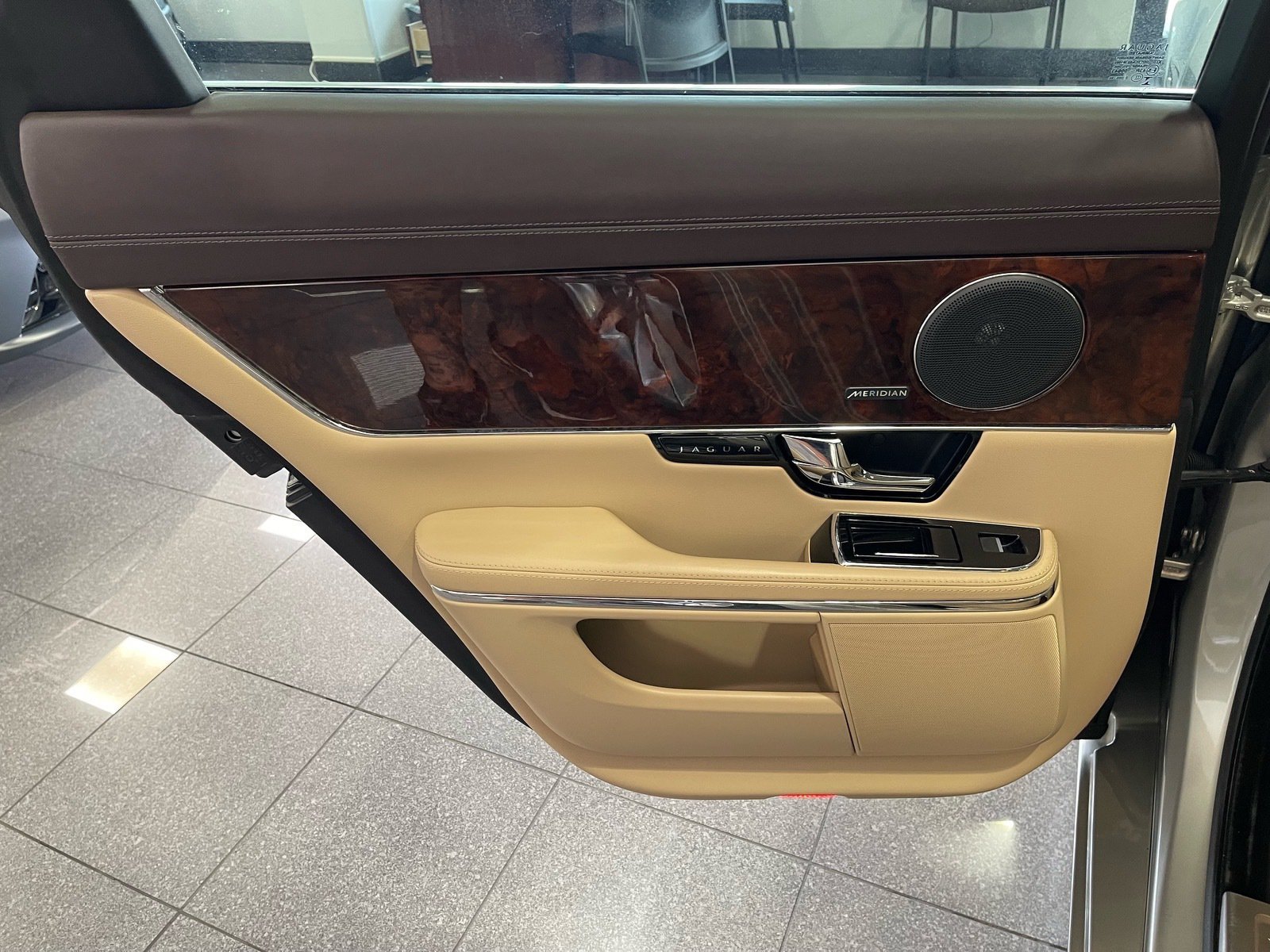 Used 2013 Jaguar XJ RWD image 31