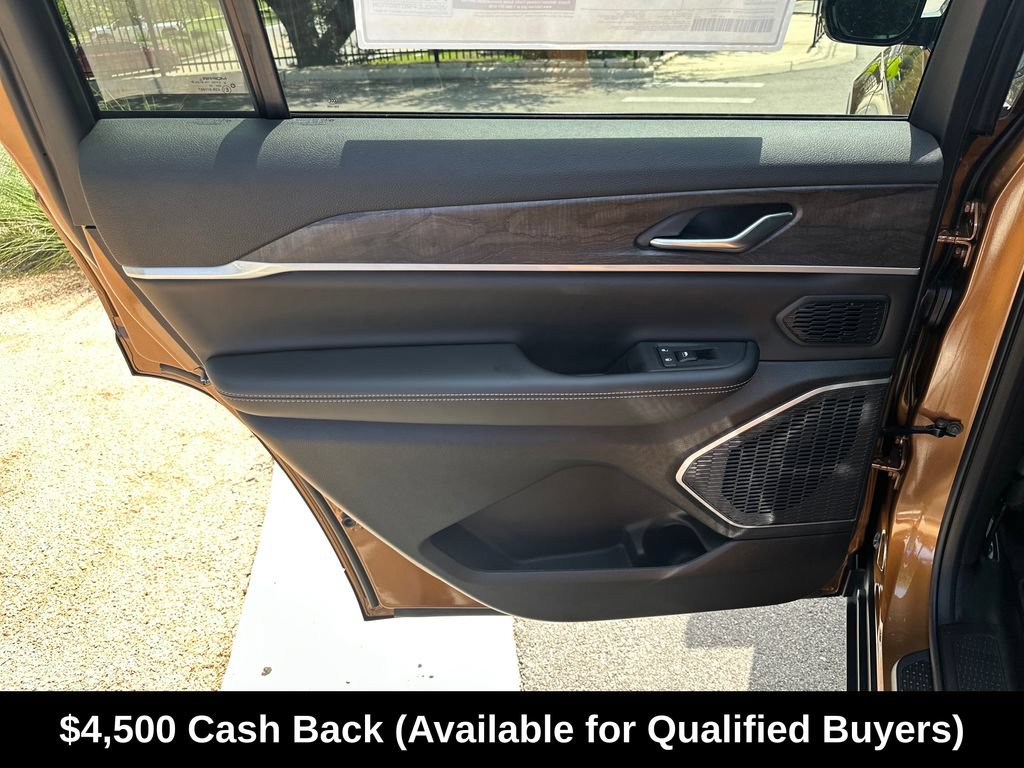 New 2026 Jeep Grand Cherokee L Limited w/ Trailer Tow Package AWD/4WD image 32