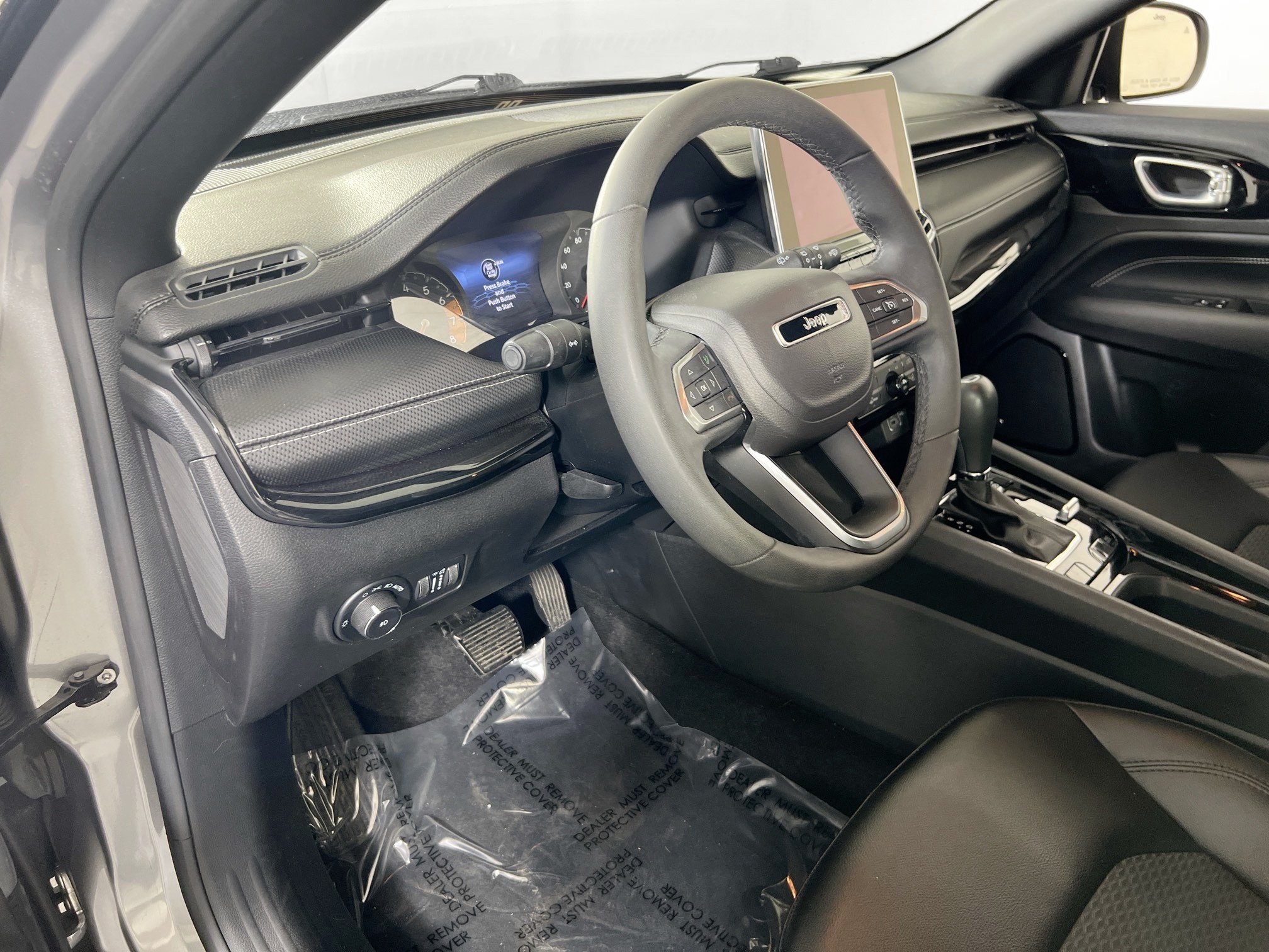 Used 2022 Jeep Compass Latitude w/ Sun and Sound Group AWD/4WD image 9
