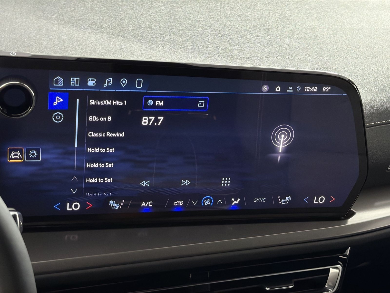 New 2027 Chevrolet Traverse LT w/ Midnight/Sport Edition FWD image 18