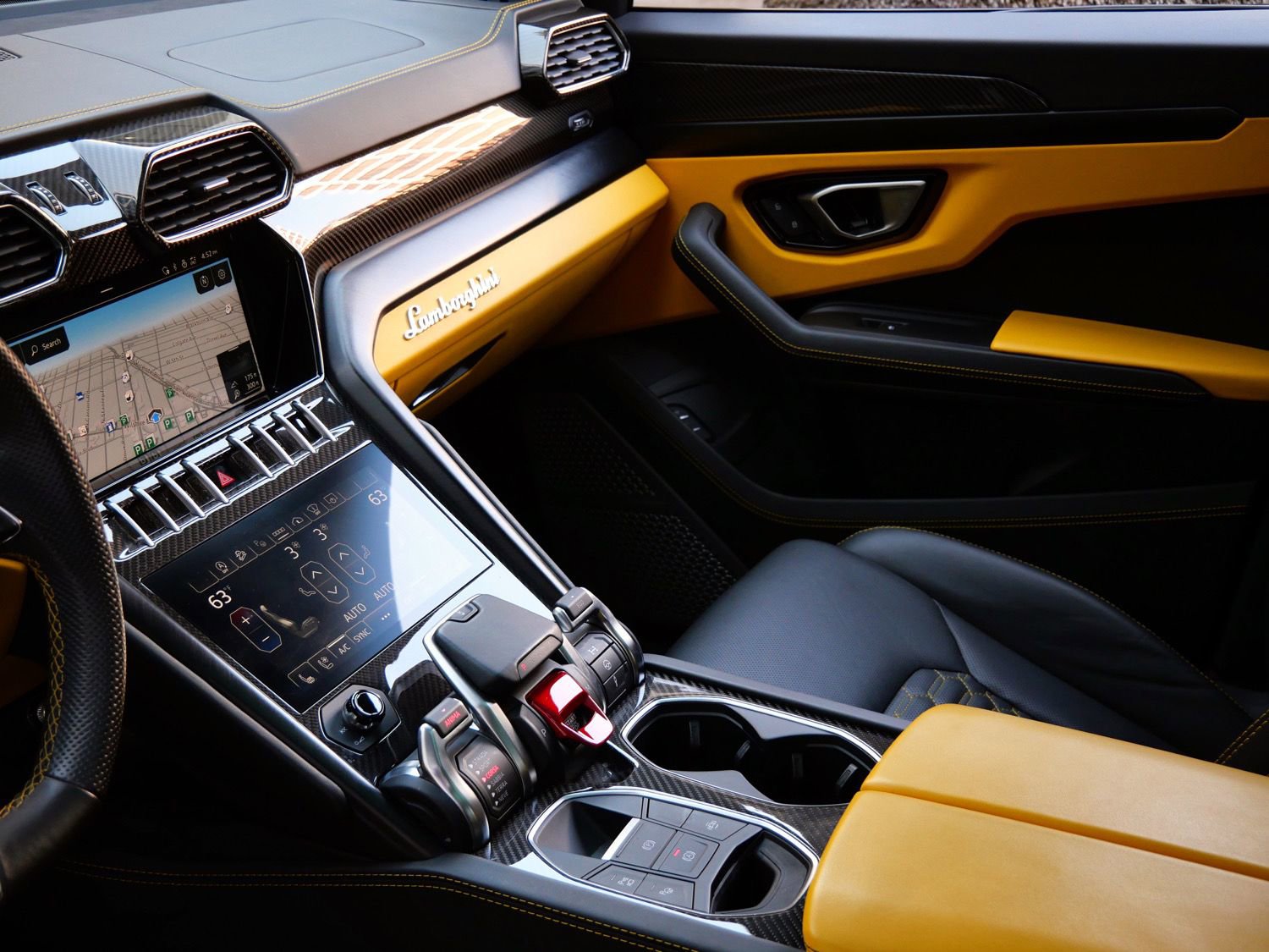 Used 2022 Lamborghini Urus image 12