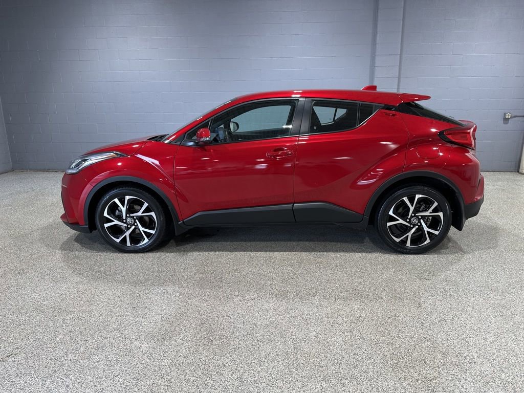 Used 2022 Toyota C-HR XLE image 5