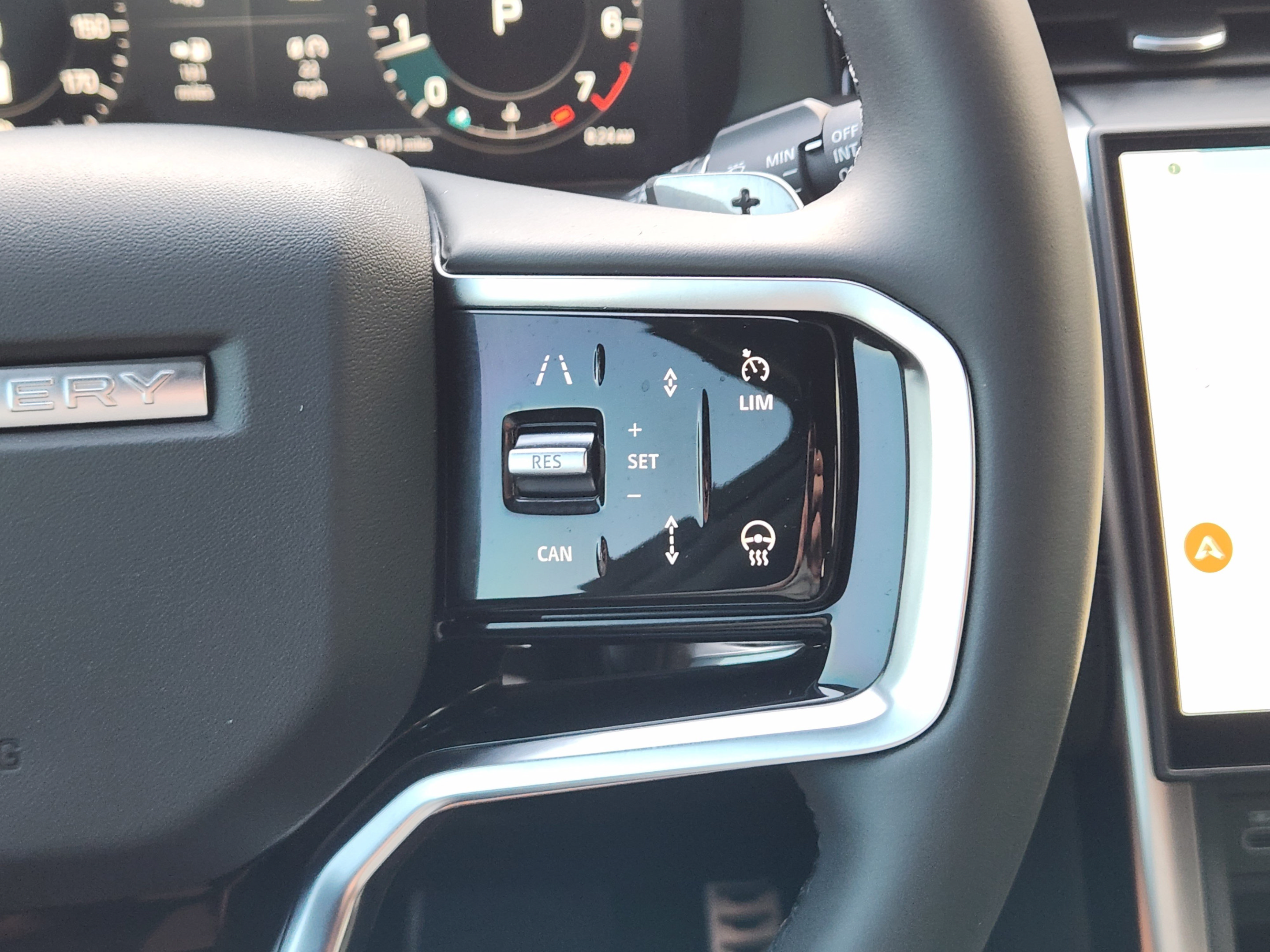 Certified 2025 Land Rover Discovery Sport Dynamic SE AWD/4WD image 27