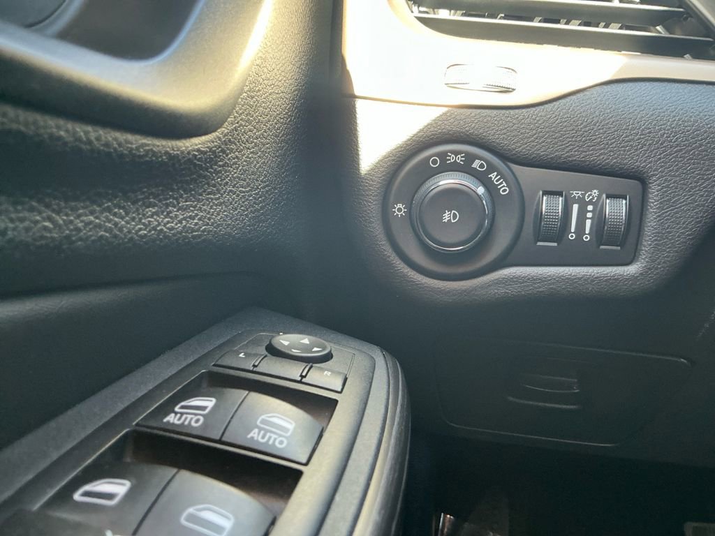 Used 2017 Jeep Cherokee Limited image 21