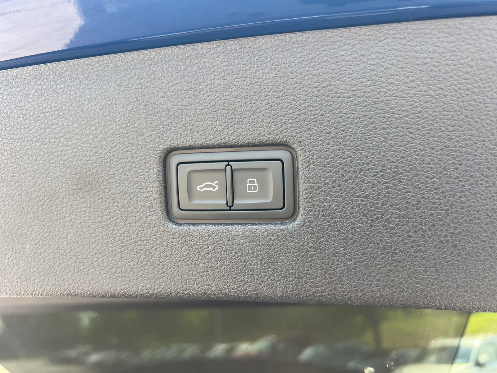 Used 2024 Audi SQ8 Prestige AWD/4WD image 32