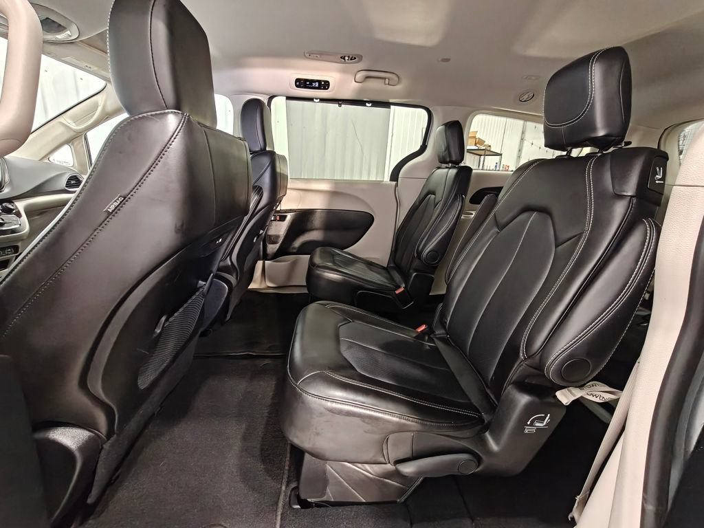Used 2024 Chrysler Pacifica Touring-L FWD image 25