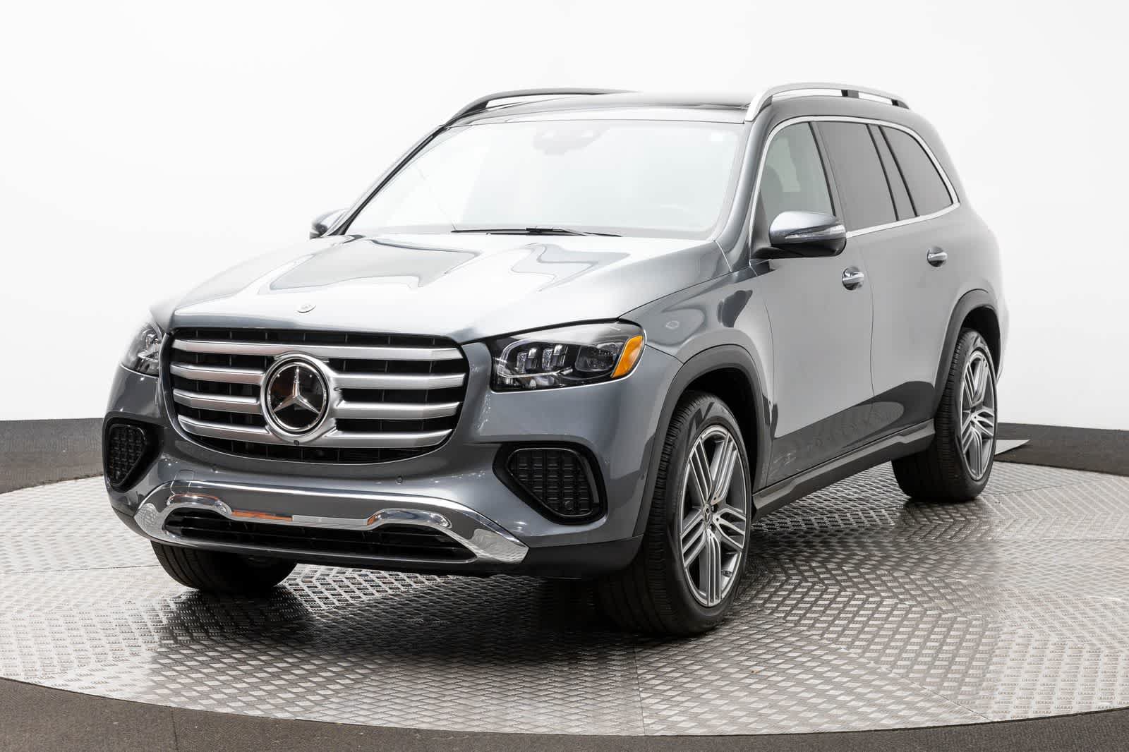 Used 2025 Mercedes-Benz GLS 450 4MATIC image 1