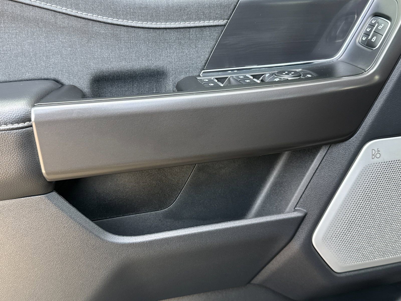 Used 2025 Ford F150 Lariat w/ Equipment Group 502A High image 11