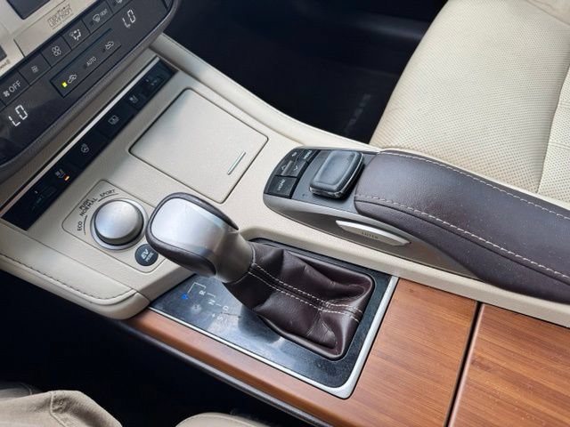 Used 2017 Lexus ES 300h FWD image 18
