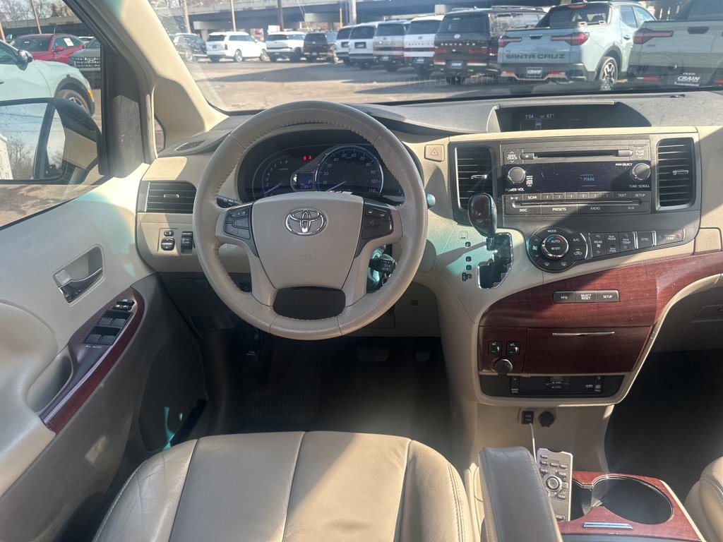 Used 2012 Toyota Sienna image 17