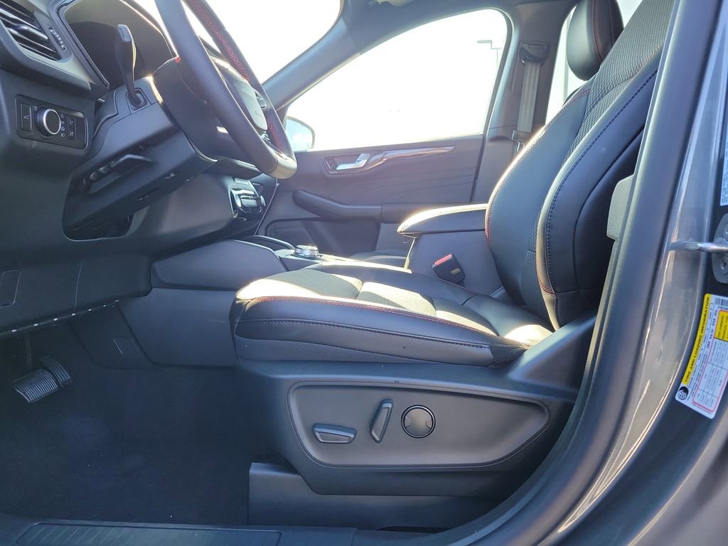 New 2026 Ford Escape ST-Line w/ Tech Pack #1 image 17