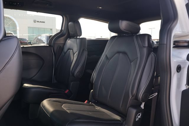New 2026 Chrysler Pacifica Select w/ S Appearance Package FWD image 8