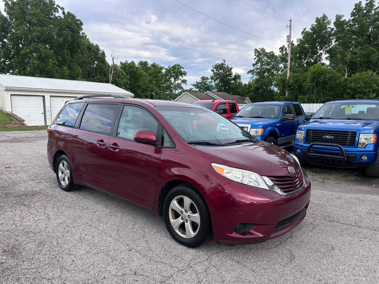 Used 2015 Toyota Sienna LE FWD image 3