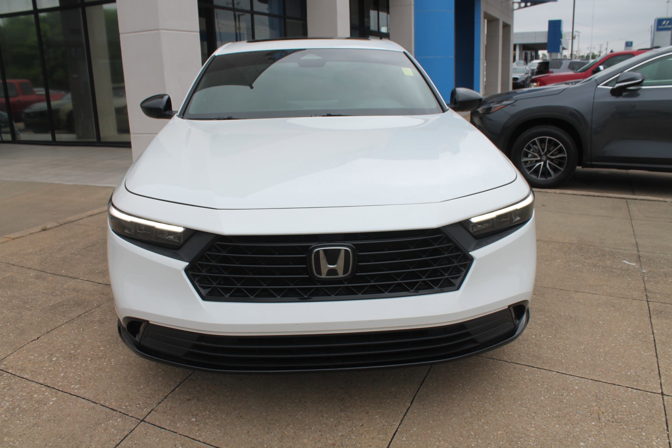 Used 2023 Honda Accord Sport image 2