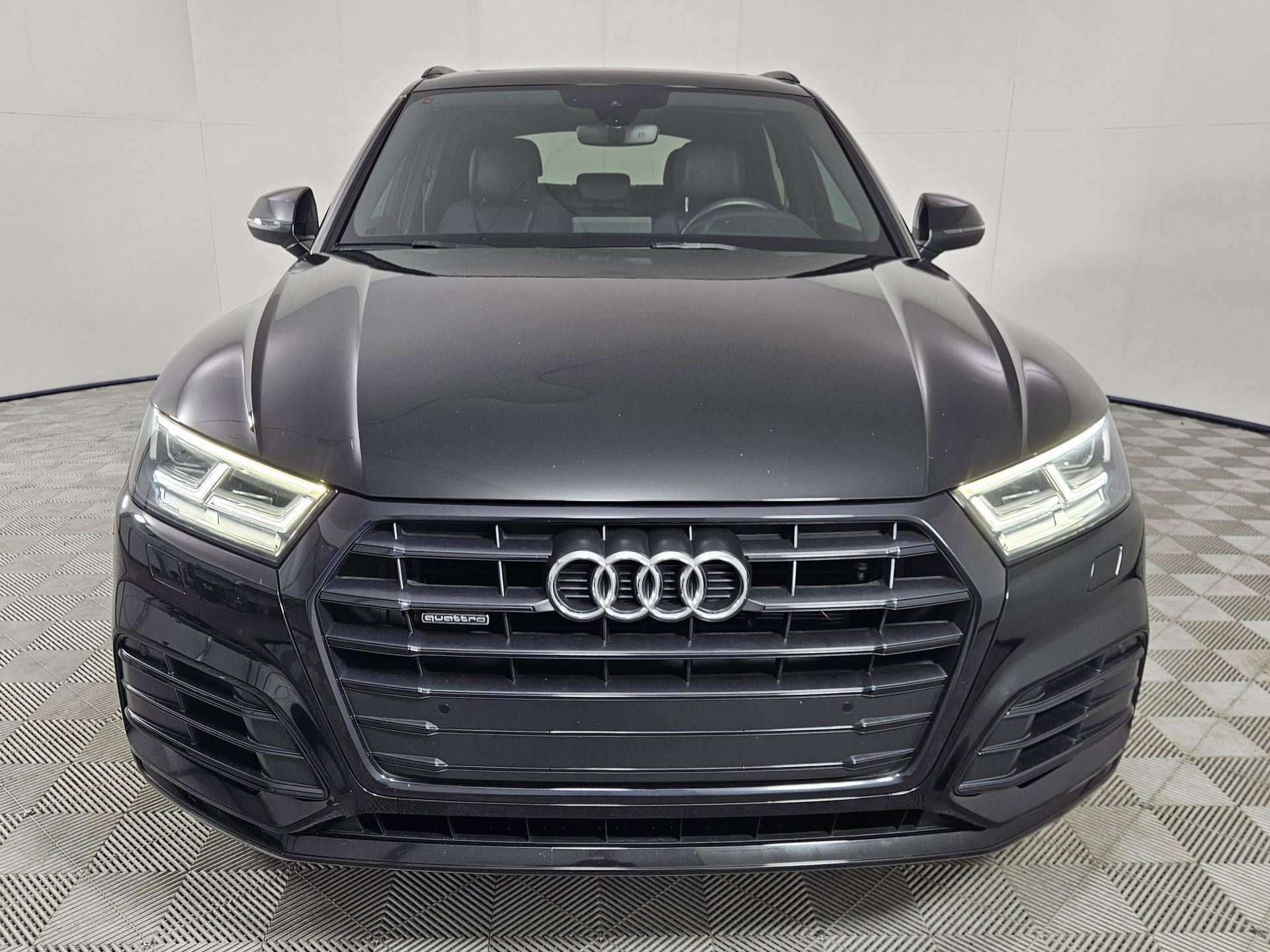 Used 2020 Audi Q5 2.0T Titanium Premium Plus w/ Premium Plus Package AWD/4WD image 2