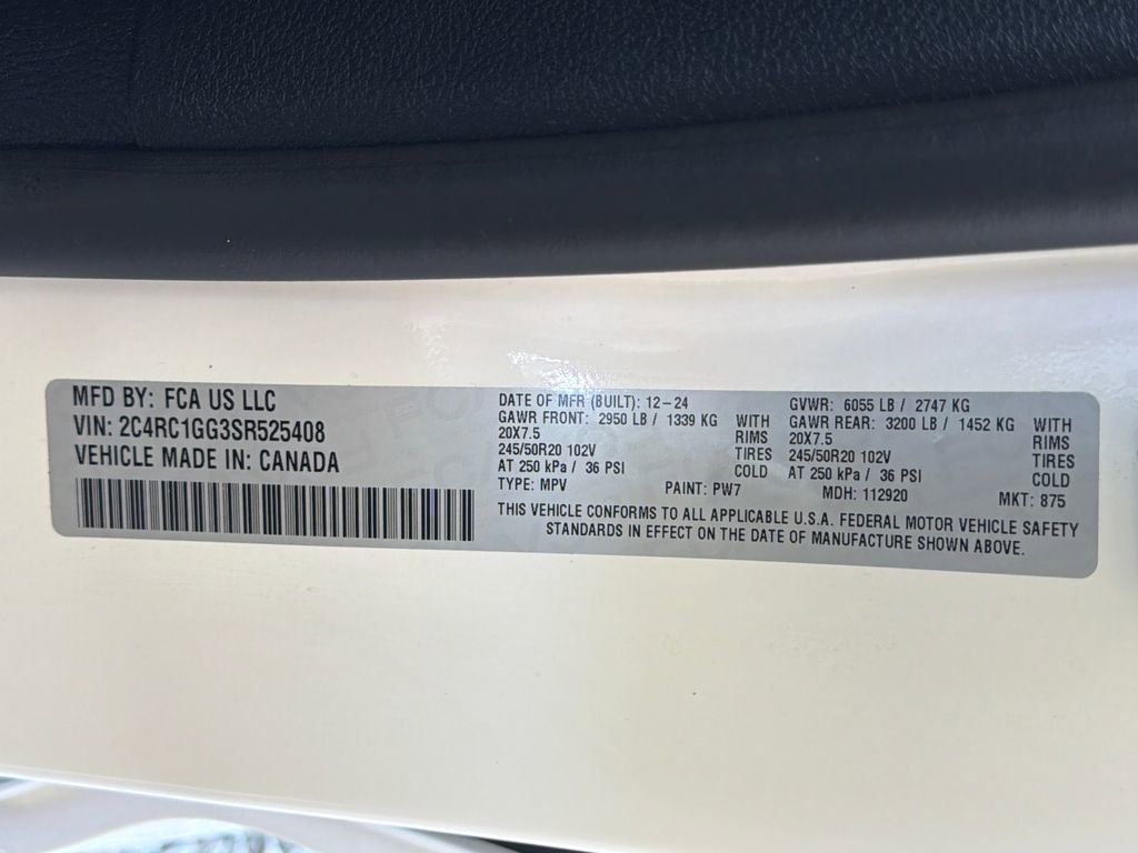 Used 2025 Chrysler Pacifica Limited FWD image 41