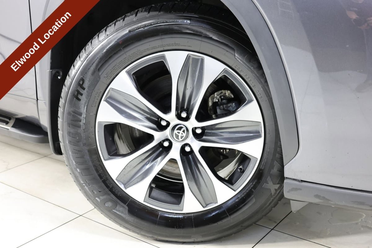 Used 2022 Toyota Highlander XLE AWD/4WD image 15