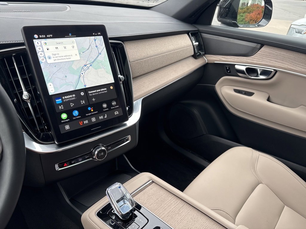 Certified 2025 Volvo XC90 B6 Plus image 32