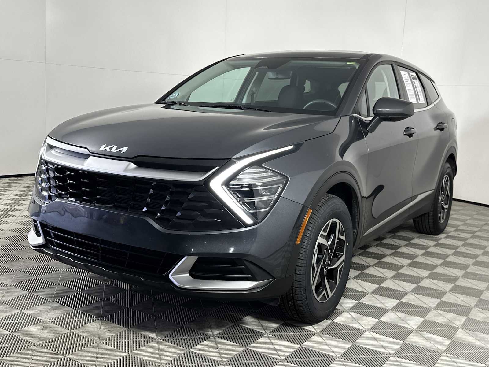 Used 2024 Kia Sportage LX image 4