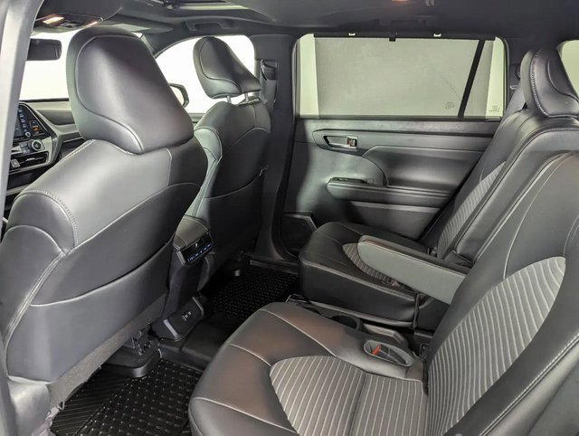 Used 2021 Toyota Highlander XSE image 20