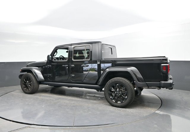 Used 2025 Jeep Gladiator Sport AWD/4WD image 9