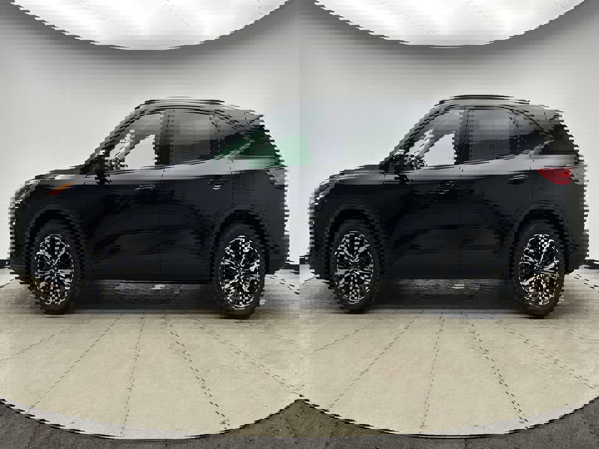 Used 2022 Ford Escape SEL w/ SEL Stealth AWD Package image 2