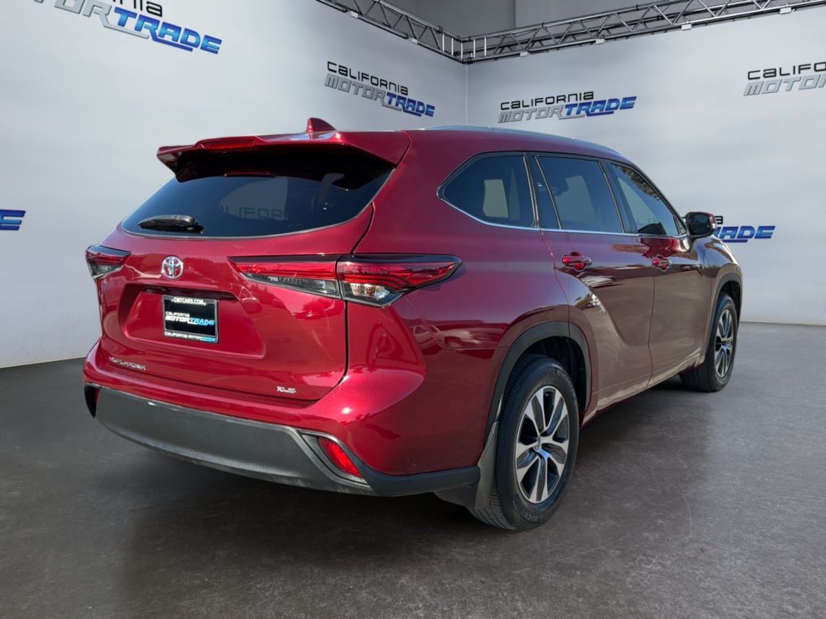 Used 2023 Toyota Highlander XLE FWD image 5