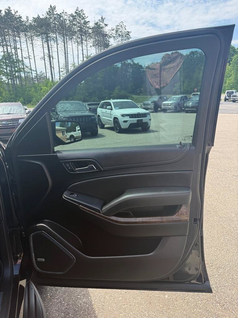 Used 2019 Chevrolet Suburban LT w/ Luxury Package AWD/4WD image 19