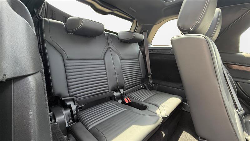 Used 2024 Land Rover Discovery Dynamic SE AWD/4WD image 23