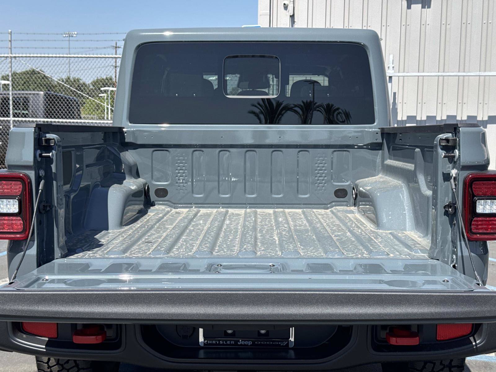 New 2026 Jeep Gladiator Rubicon w/ Steel Power Dome Hood Package AWD/4WD image 30