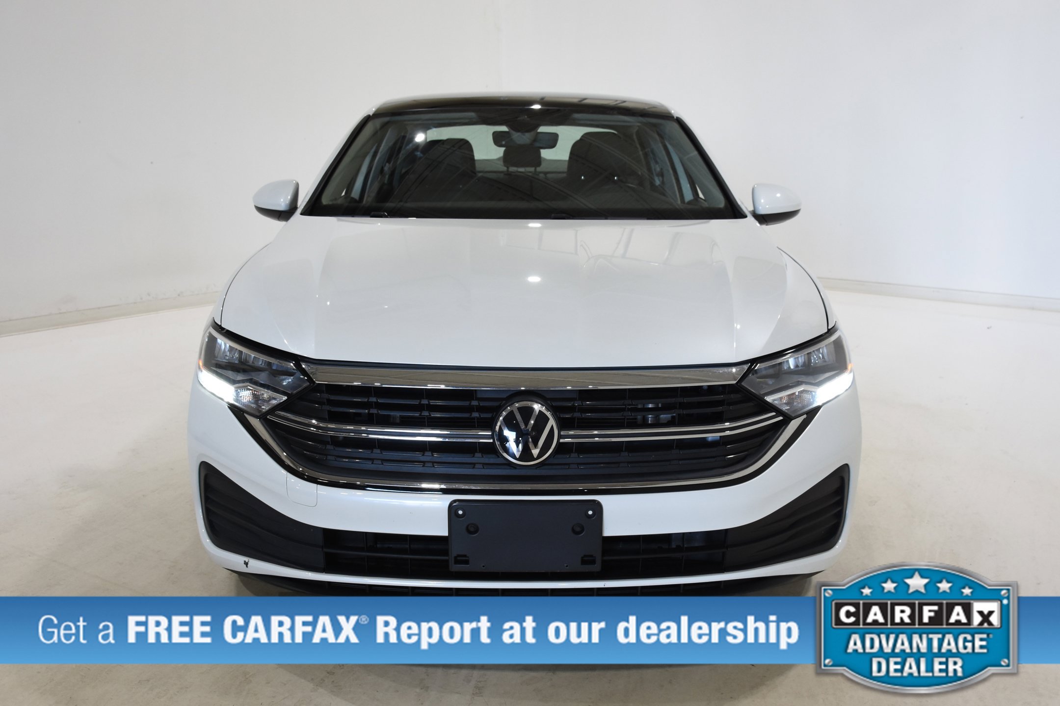 Used 2023 Volkswagen Jetta SE FWD image 3