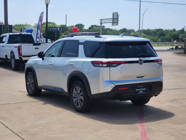 Used 2024 Nissan Pathfinder SV FWD image 4
